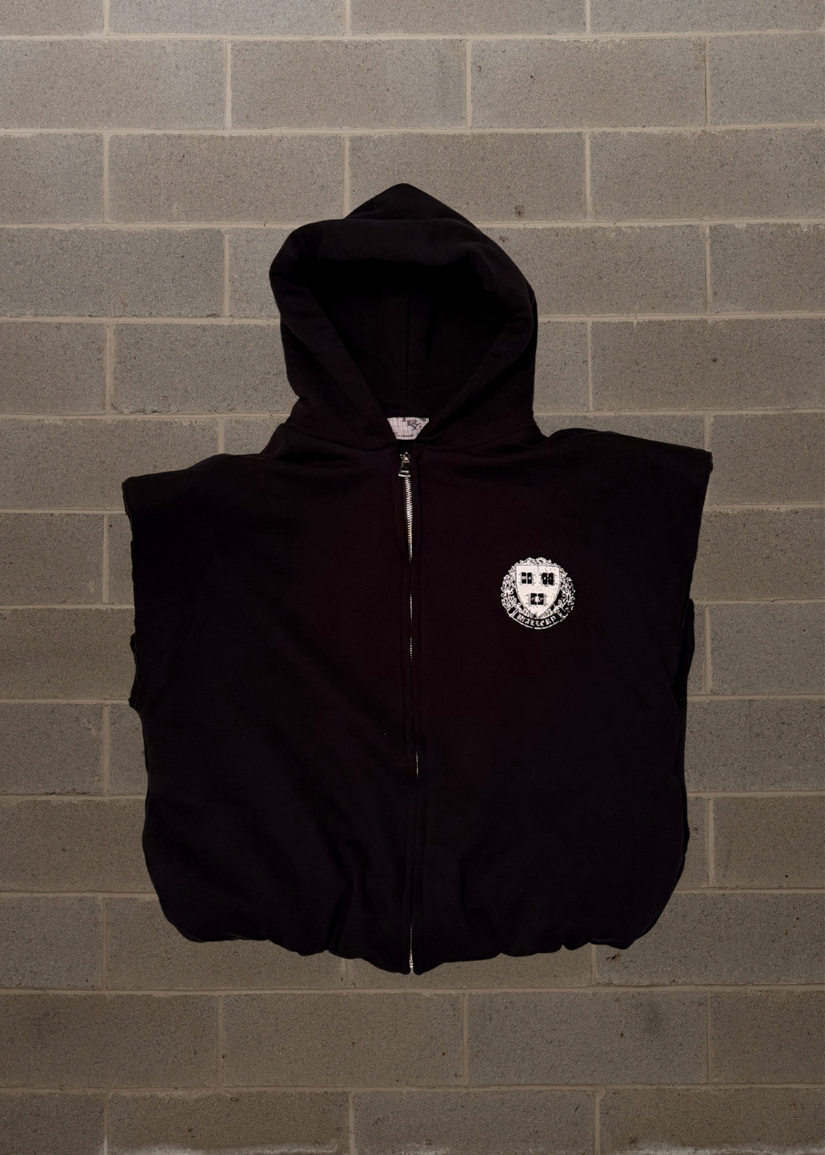 WLRY BLACK PADDED SLEEVELESS HOODIE