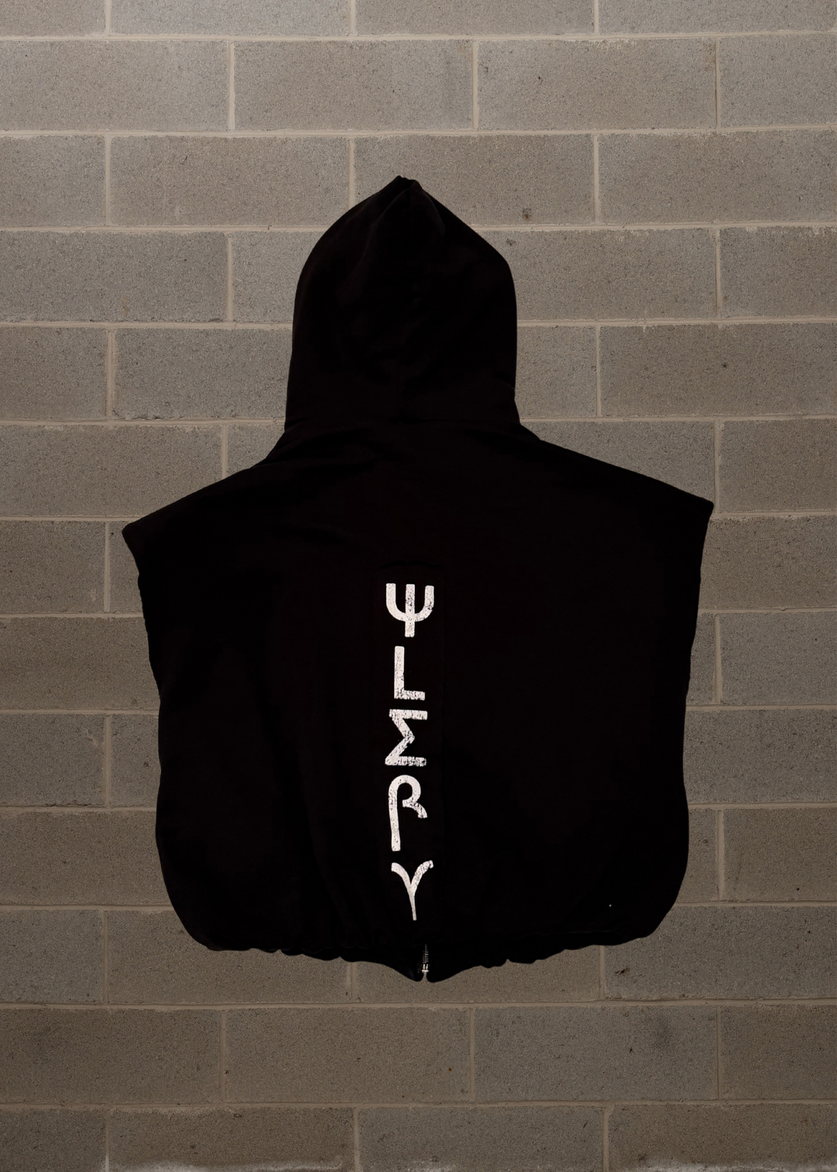 WLRY BLACK PADDED SLEEVELESS HOODIE