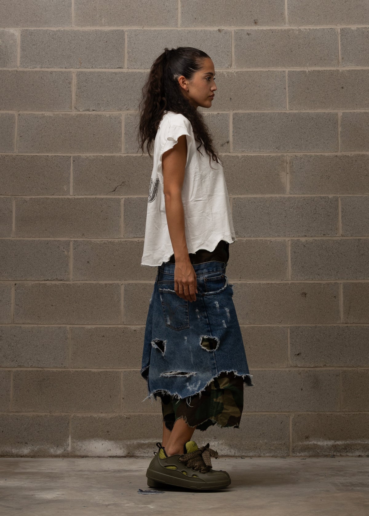WALLERY COMMUNITY DISTRESSED TANK TOP