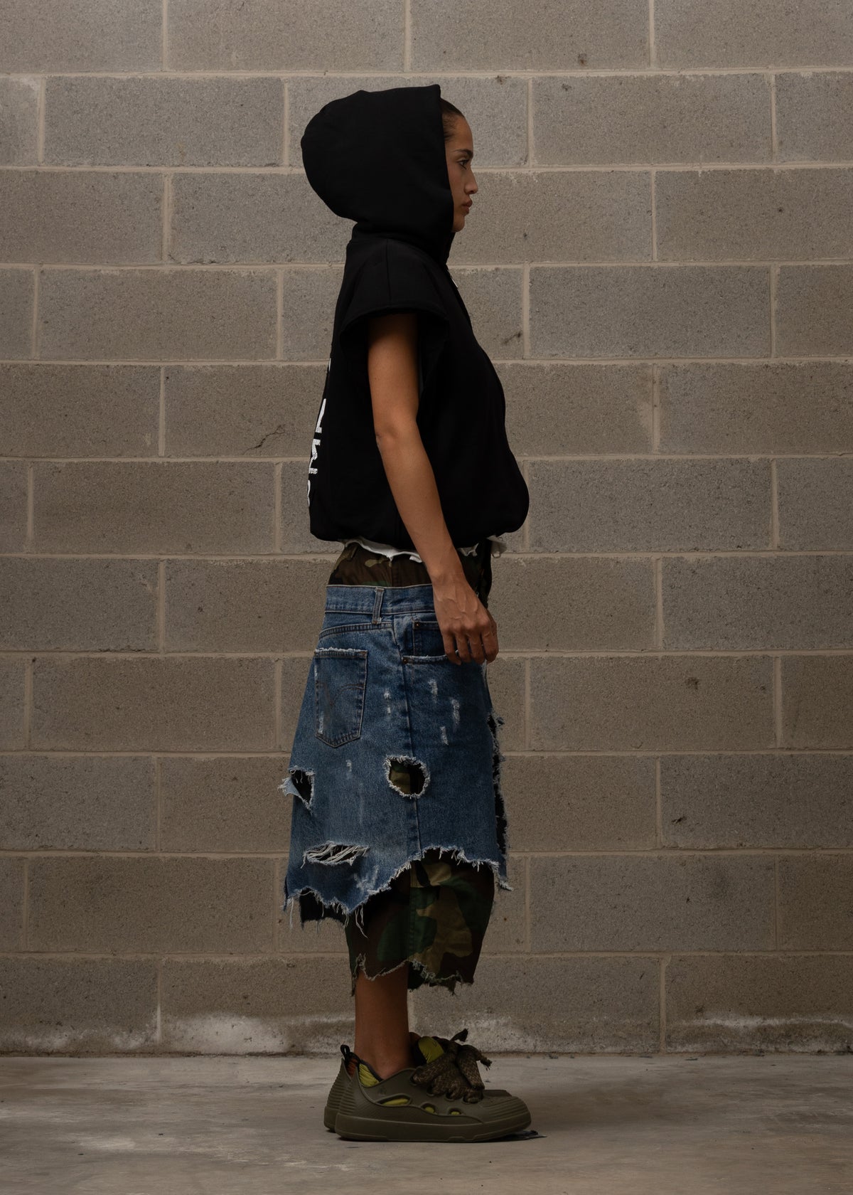 WLRY BLACK PADDED SLEEVELESS HOODIE