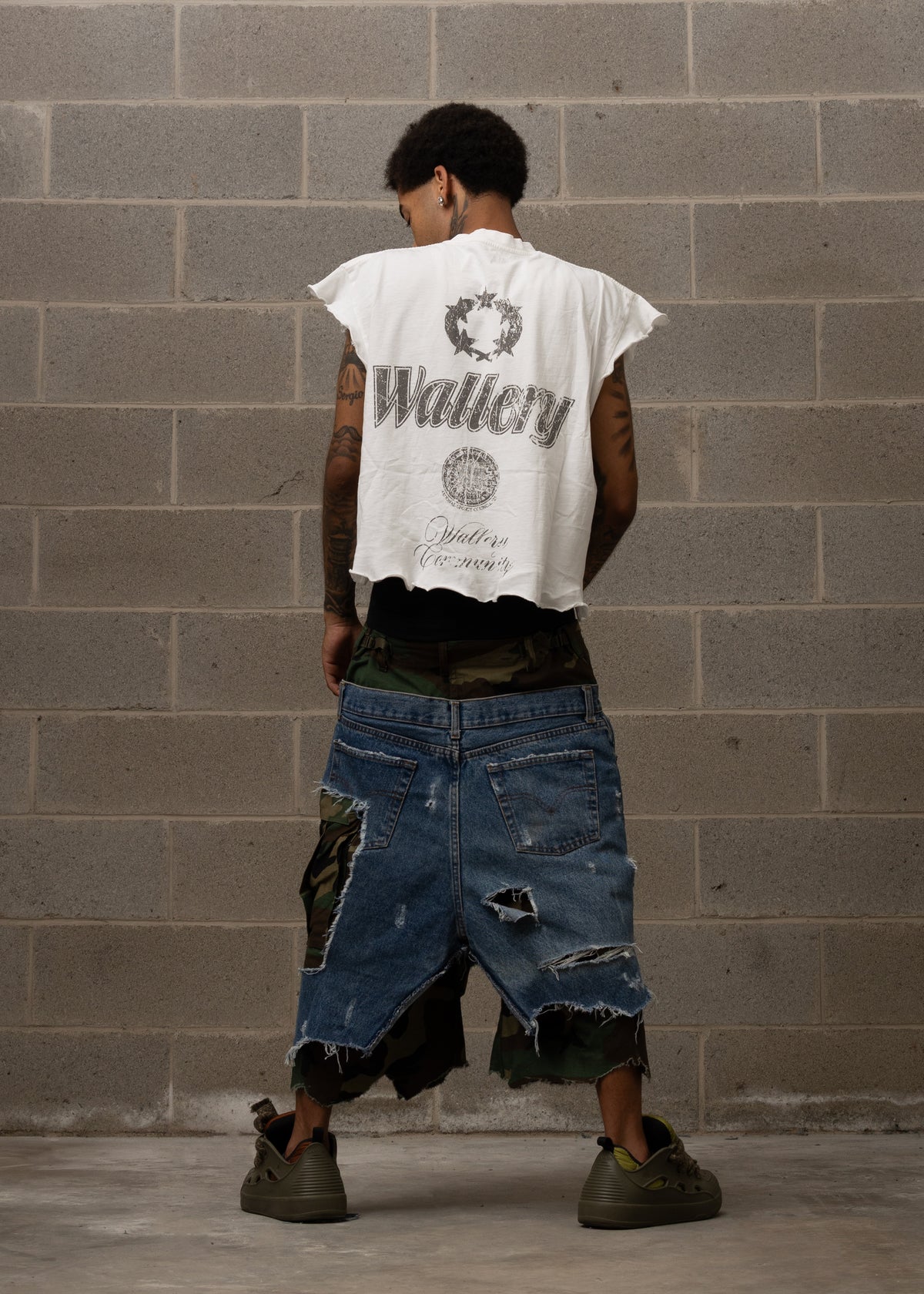 WALLERY COMMUNITY DISTRESSED TANK TOP