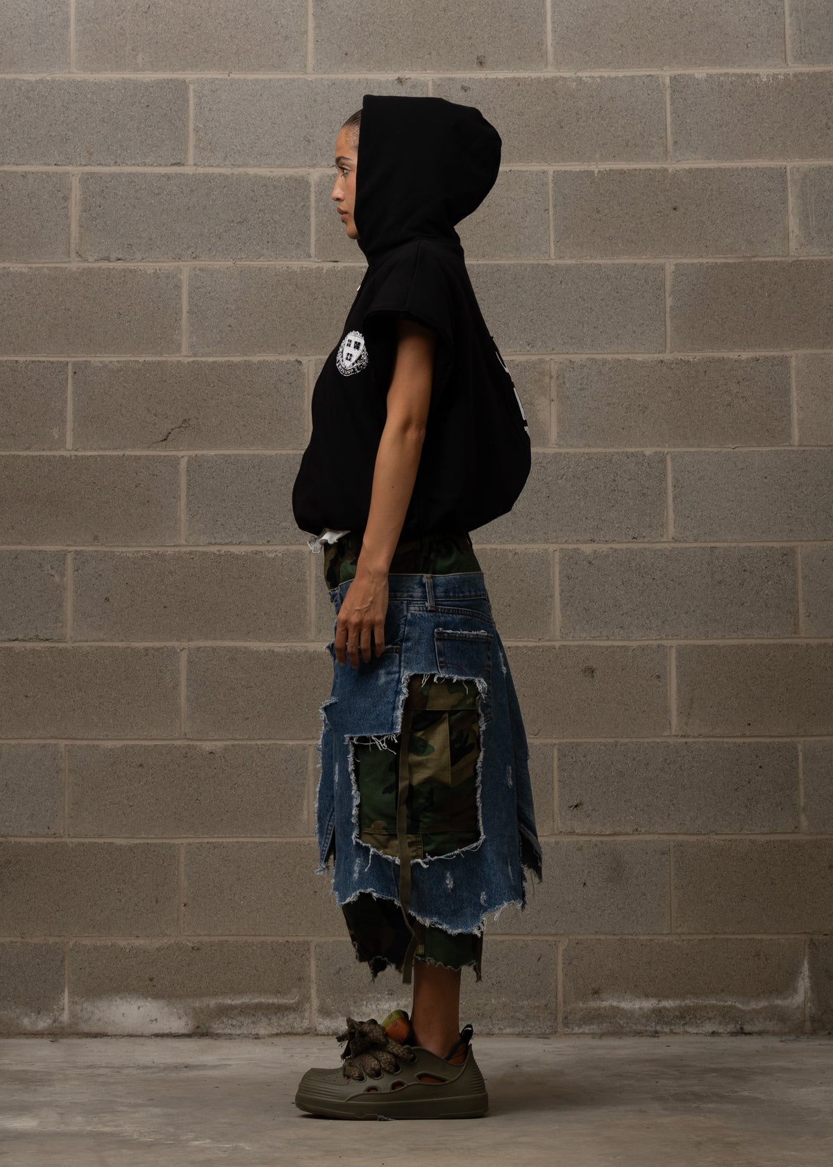 WLRY BLACK PADDED SLEEVELESS HOODIE