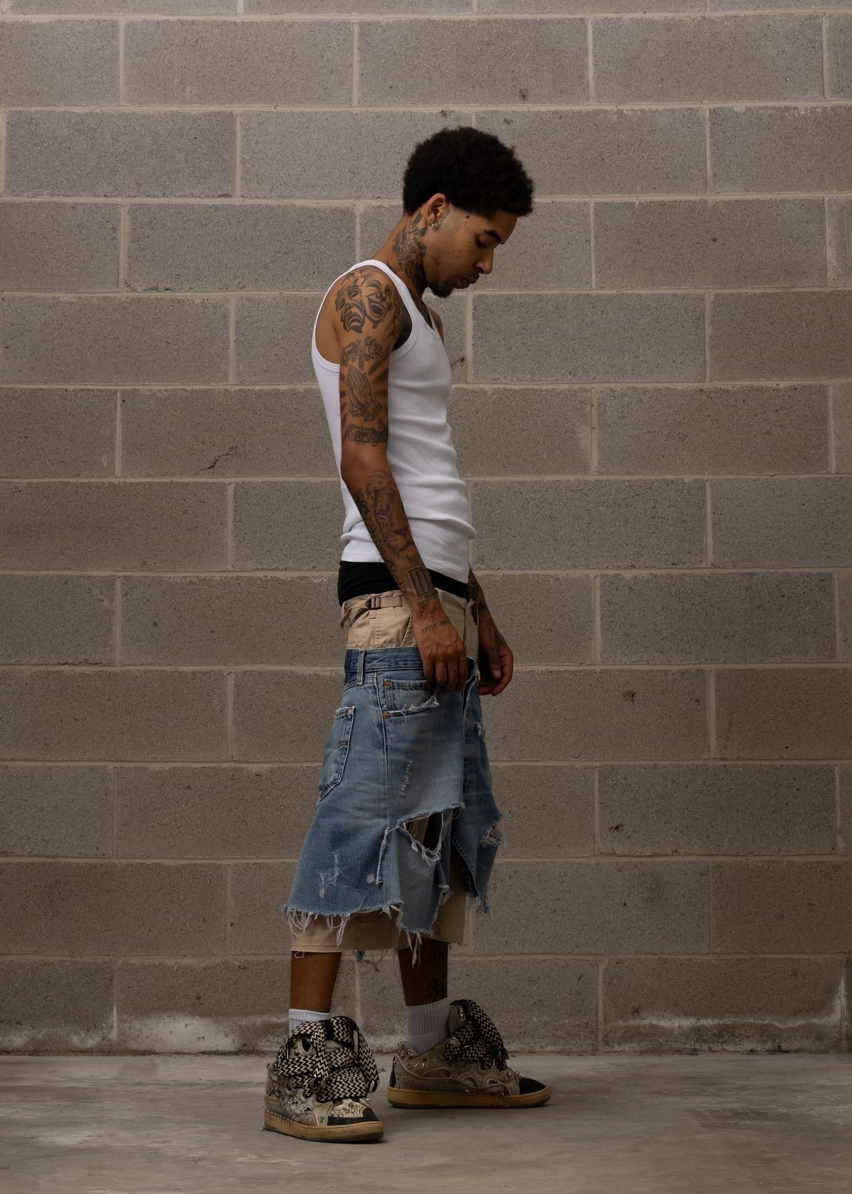 WLRY DISTRESSED PANTS BEIGE 1 OF 1