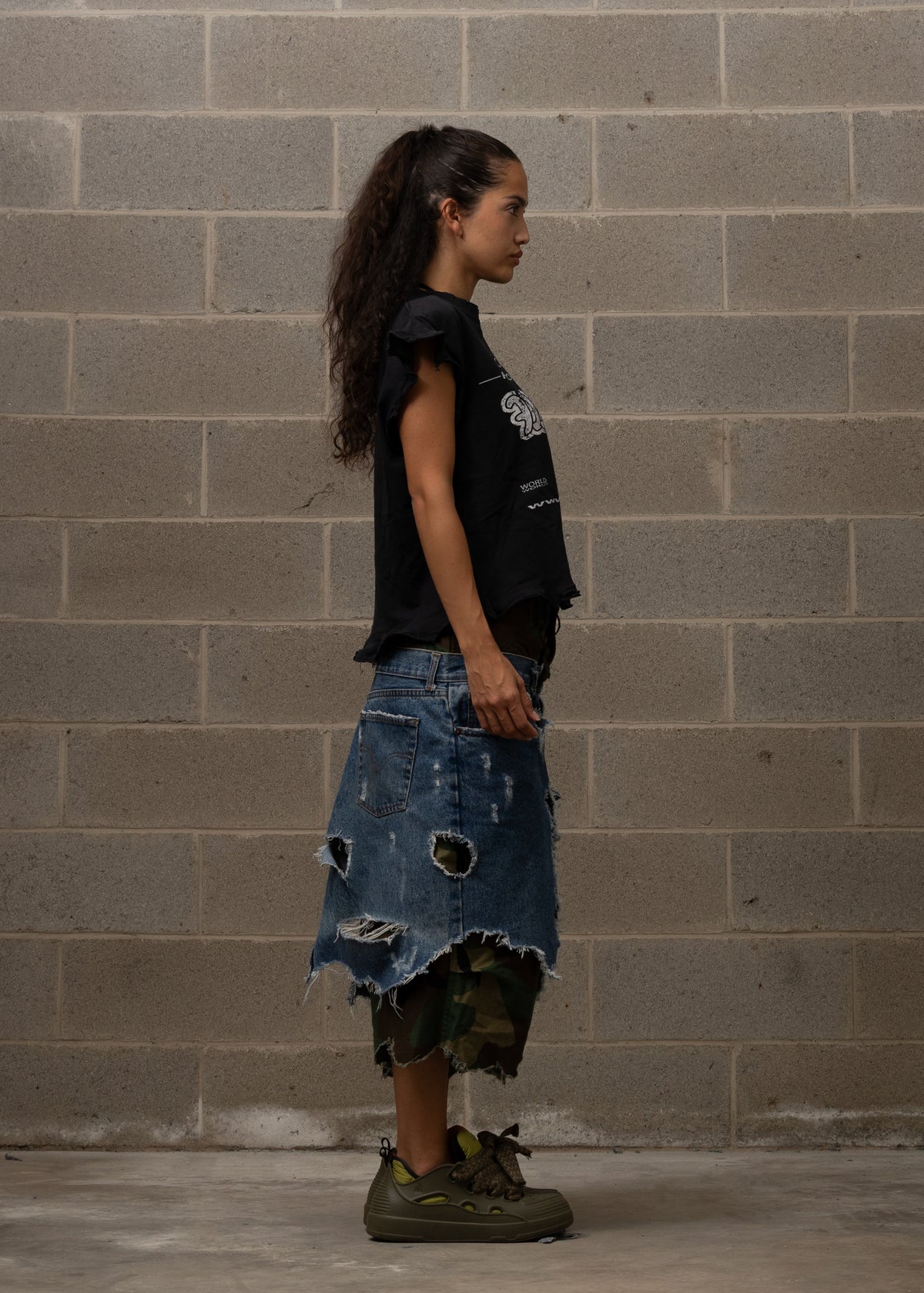 WLRY SPONSORED DISTRESSED TANK TOP