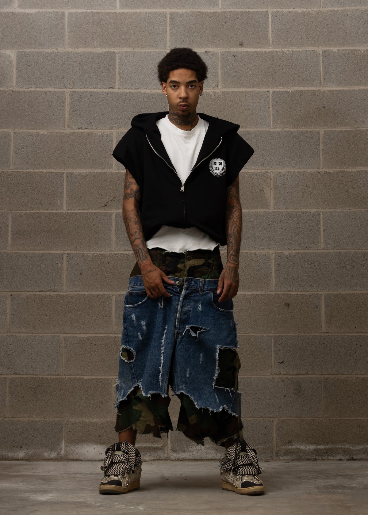 WLRY BLACK PADDED SLEEVELESS HOODIE