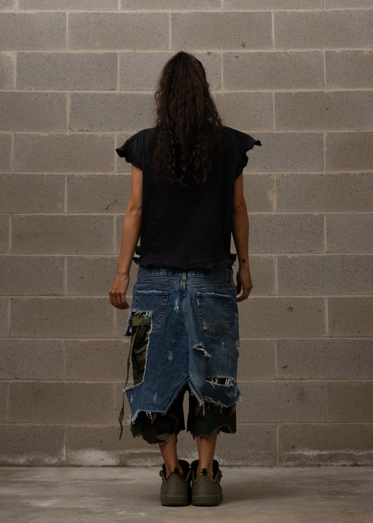 WLRY SPONSORED DISTRESSED TANK TOP