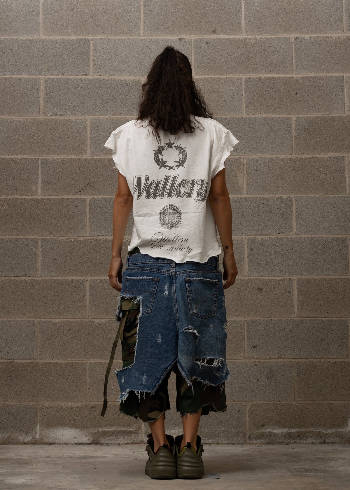 WALLERY COMMUNITY DISTRESSED TANK TOP