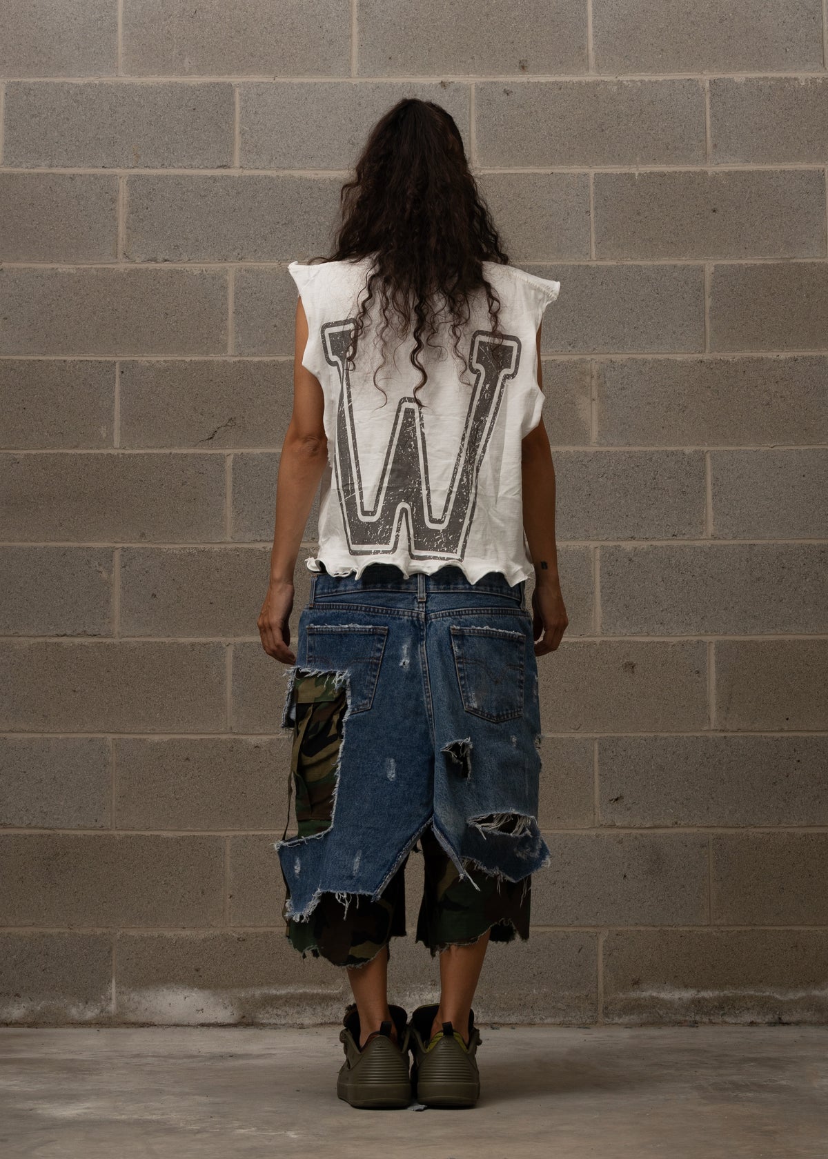 W DISTRESSED TANK TOP