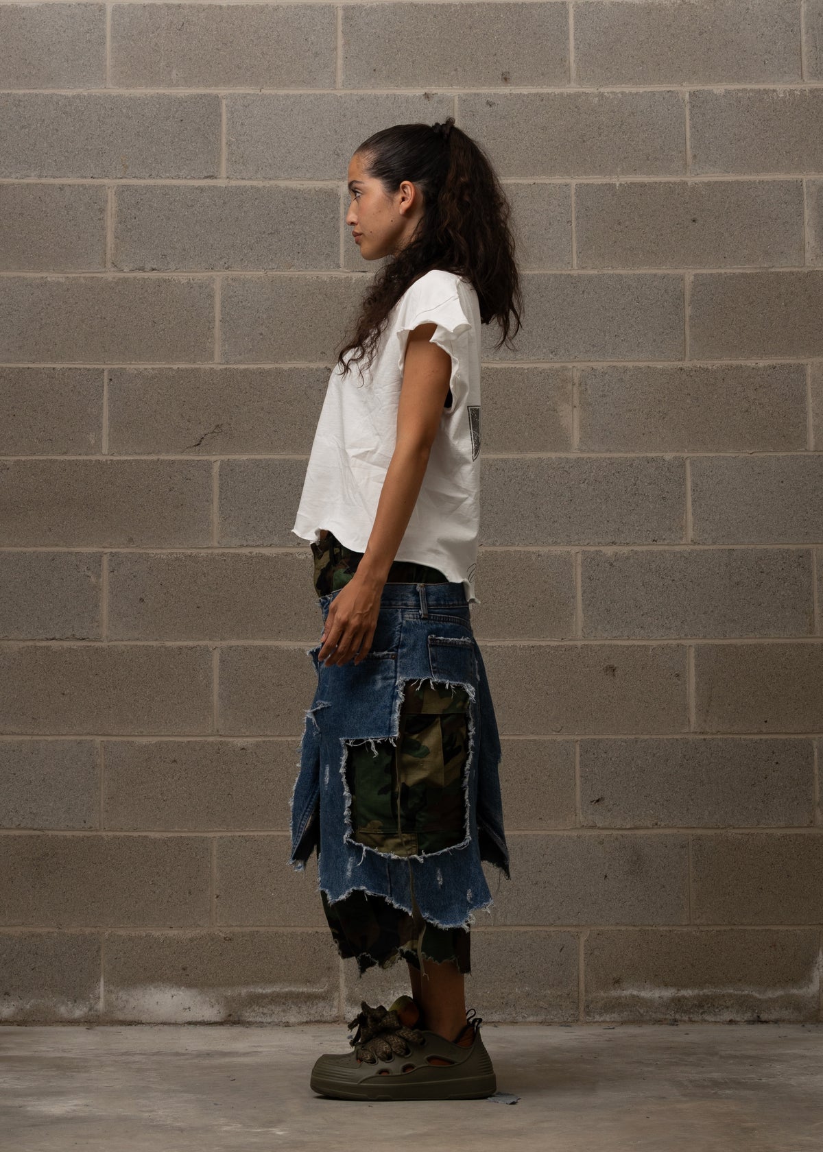 WALLERY COMMUNITY DISTRESSED TANK TOP