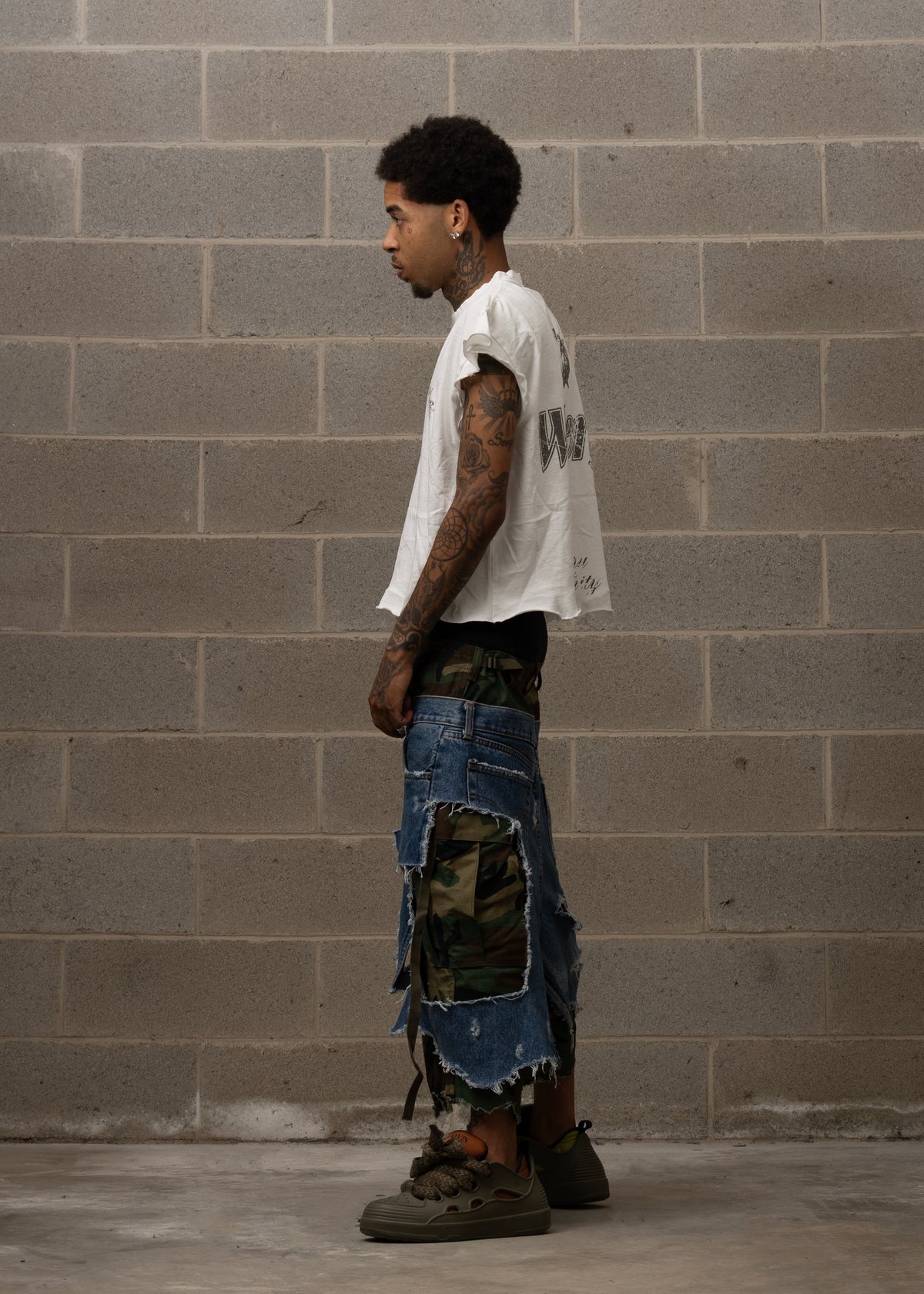 WALLERY COMMUNITY DISTRESSED TANK TOP