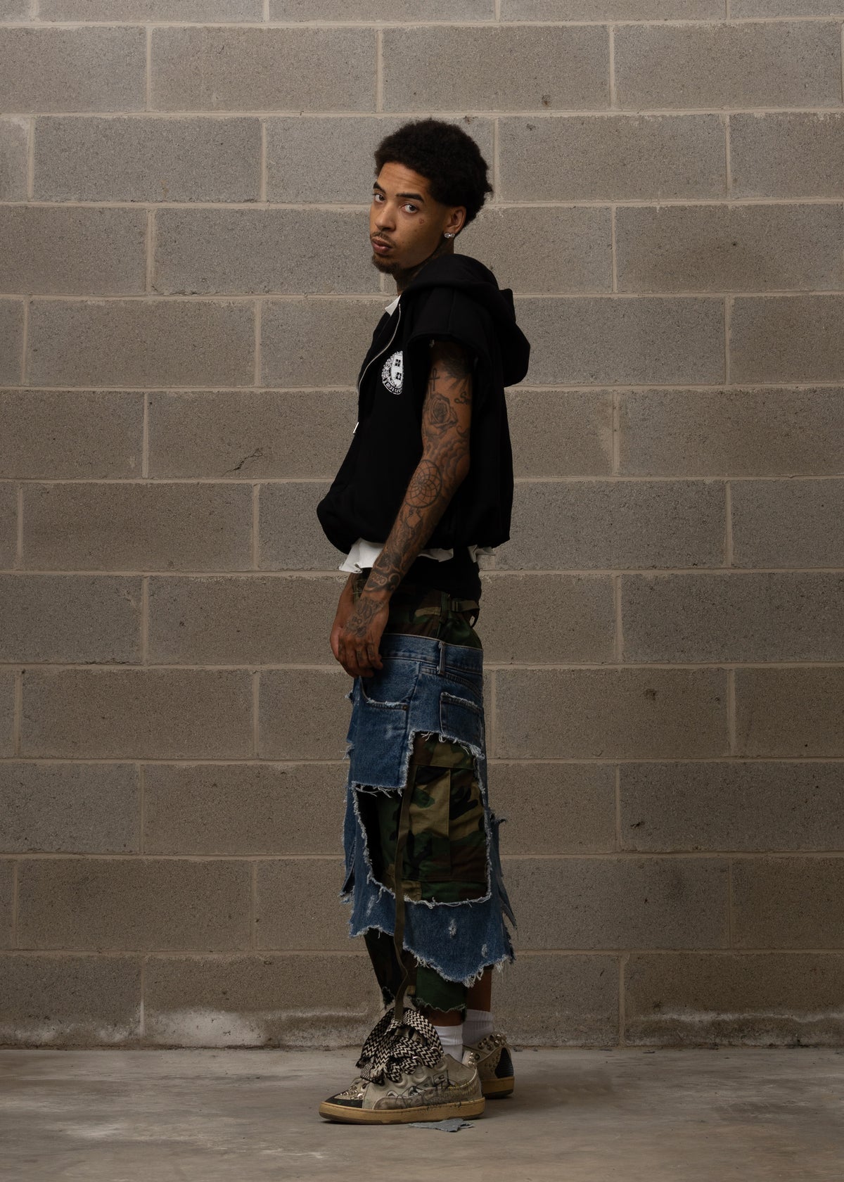 WLRY BLACK PADDED SLEEVELESS HOODIE